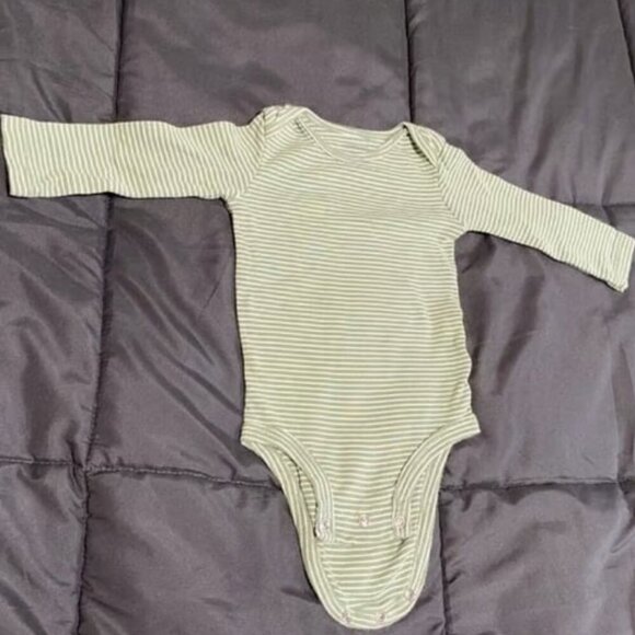 Bundle of L/S Onesies - Picture 5 of 8